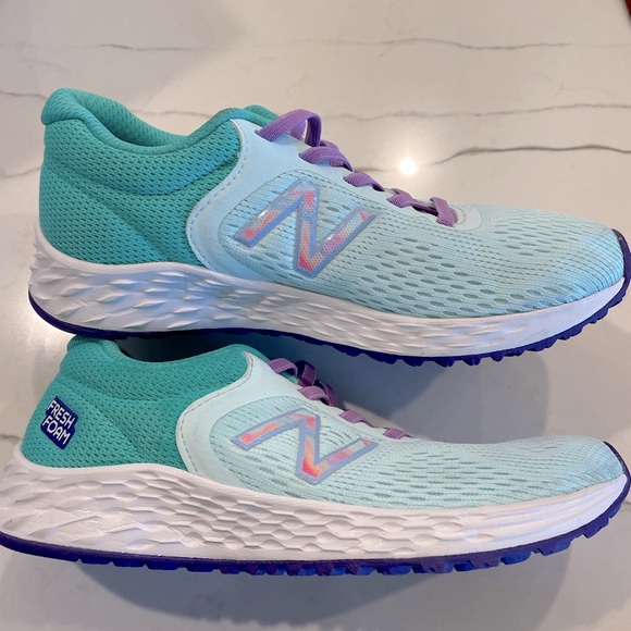 New Balance Fresh Foam Youth Girls Running Shoes, Like New, Size 2.5, - Picture 2 of 3